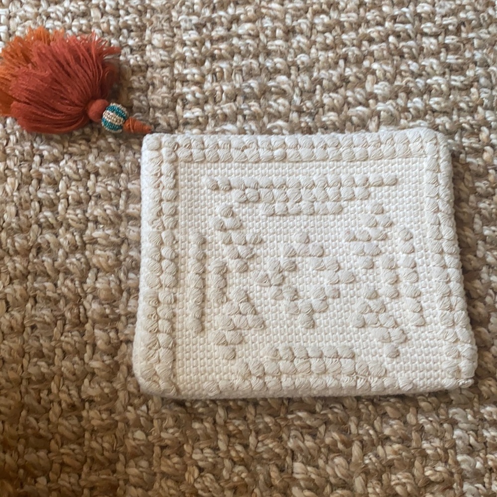 Universal thread summer clutch